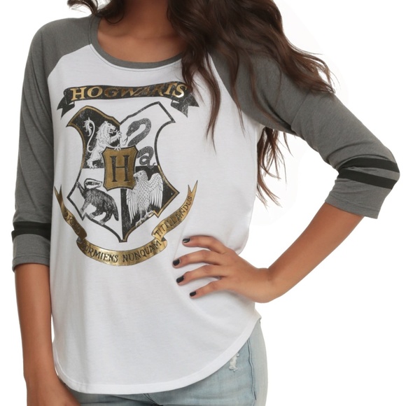 Hot Topic Tops - Hot Topic Harry Potter Hogwarts Gold Raglan Top
